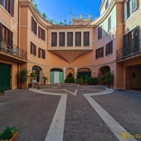 Trevi Ducal Palace Rome Extérieur photo