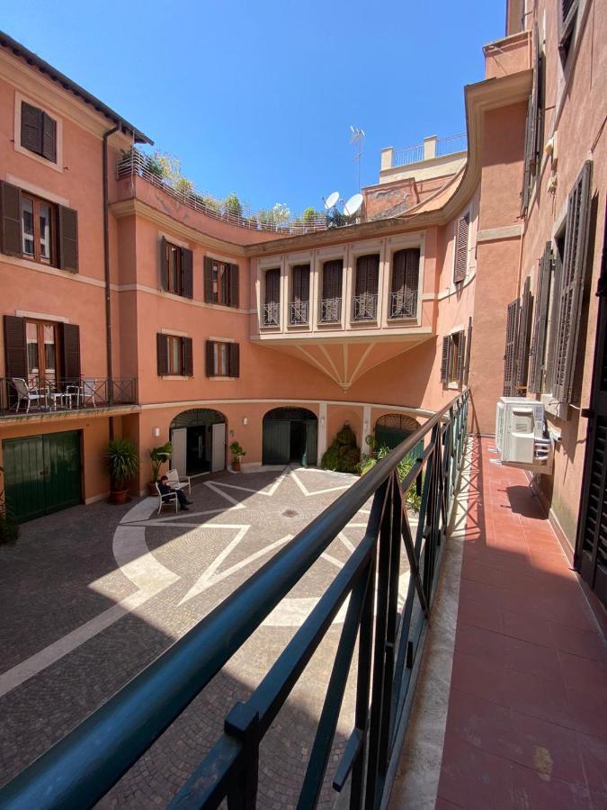 Trevi Ducal Palace Rome Extérieur photo